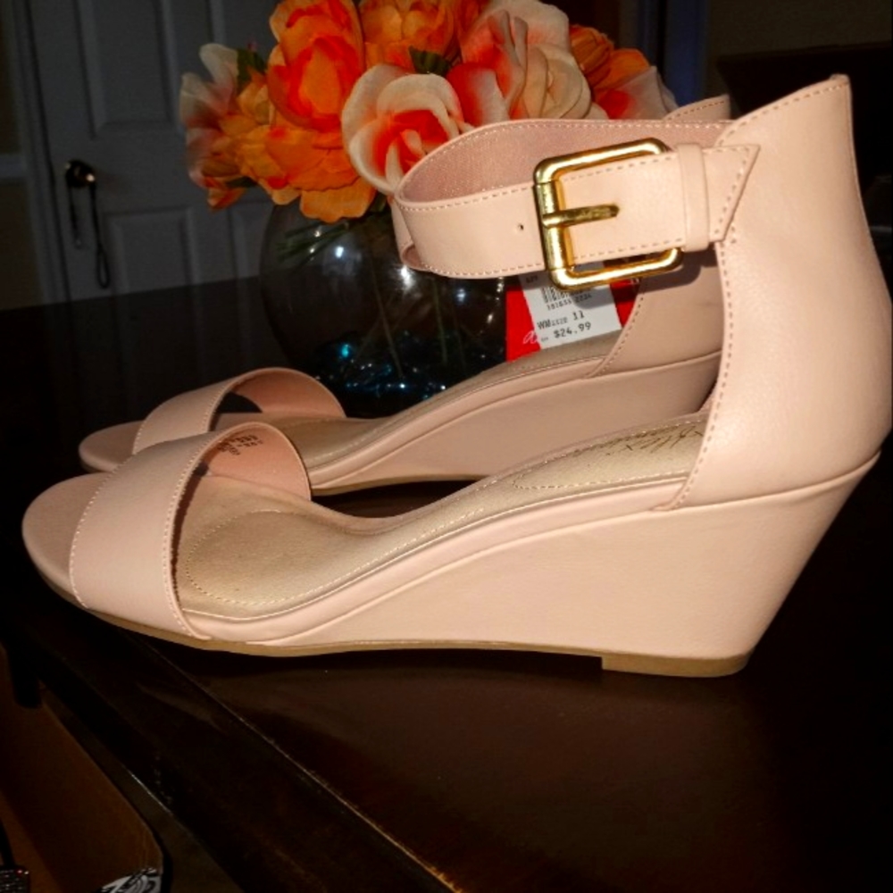 Brash Women’s Ankle Strap/Heeled Sandals, Beige,